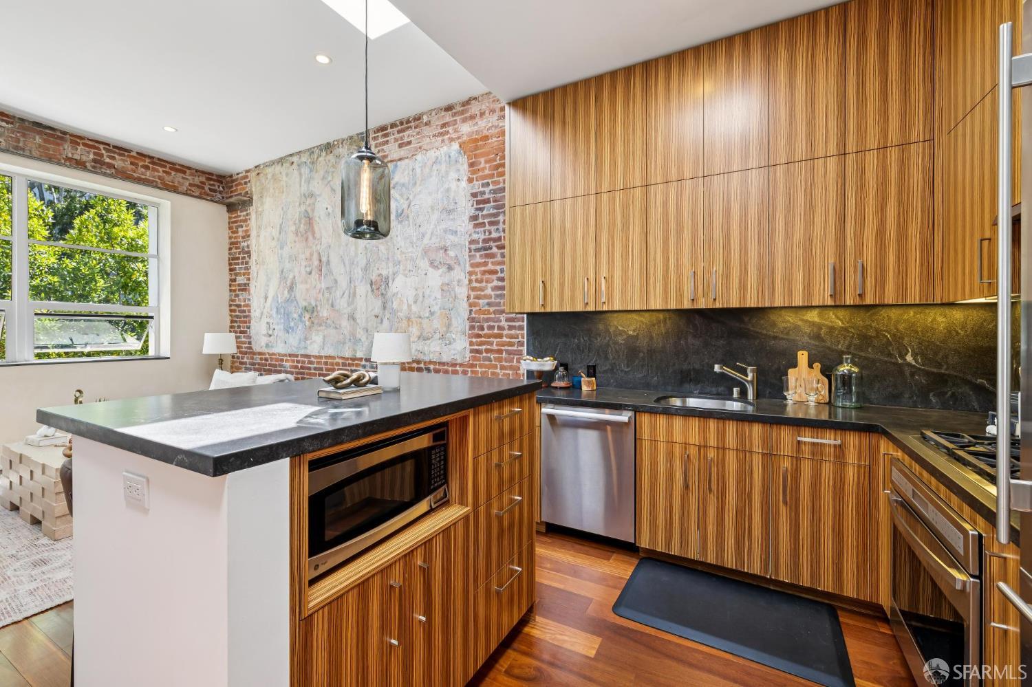 25 Hotaling Place # C