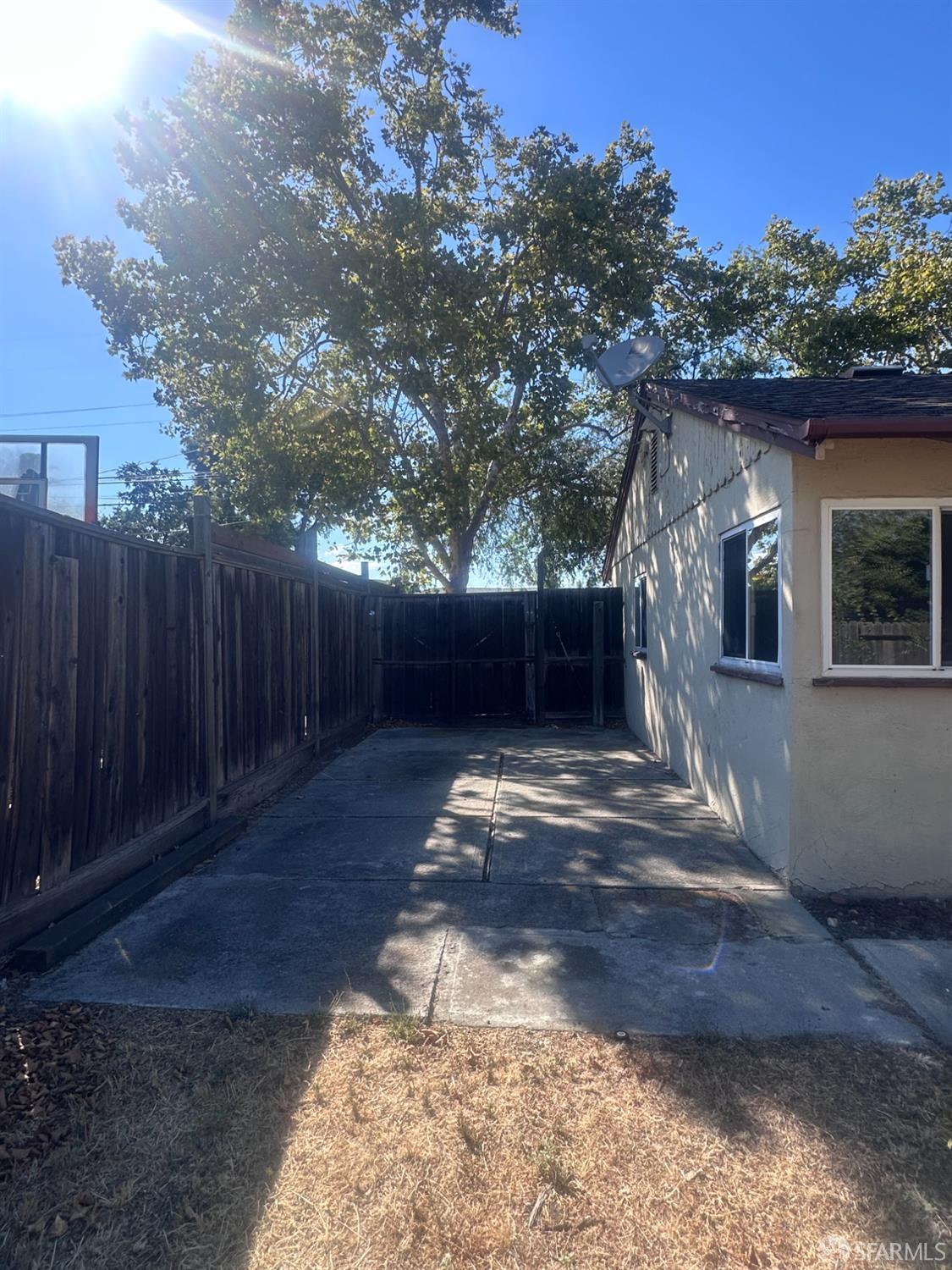 2425 Geraldine Drive