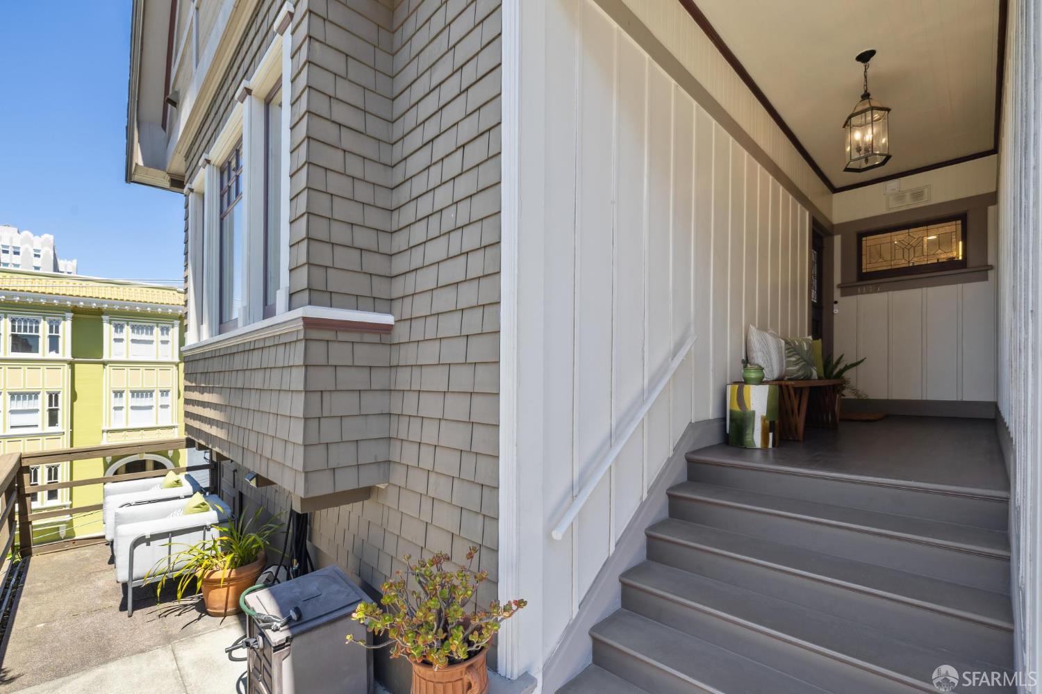 1135 Green Street