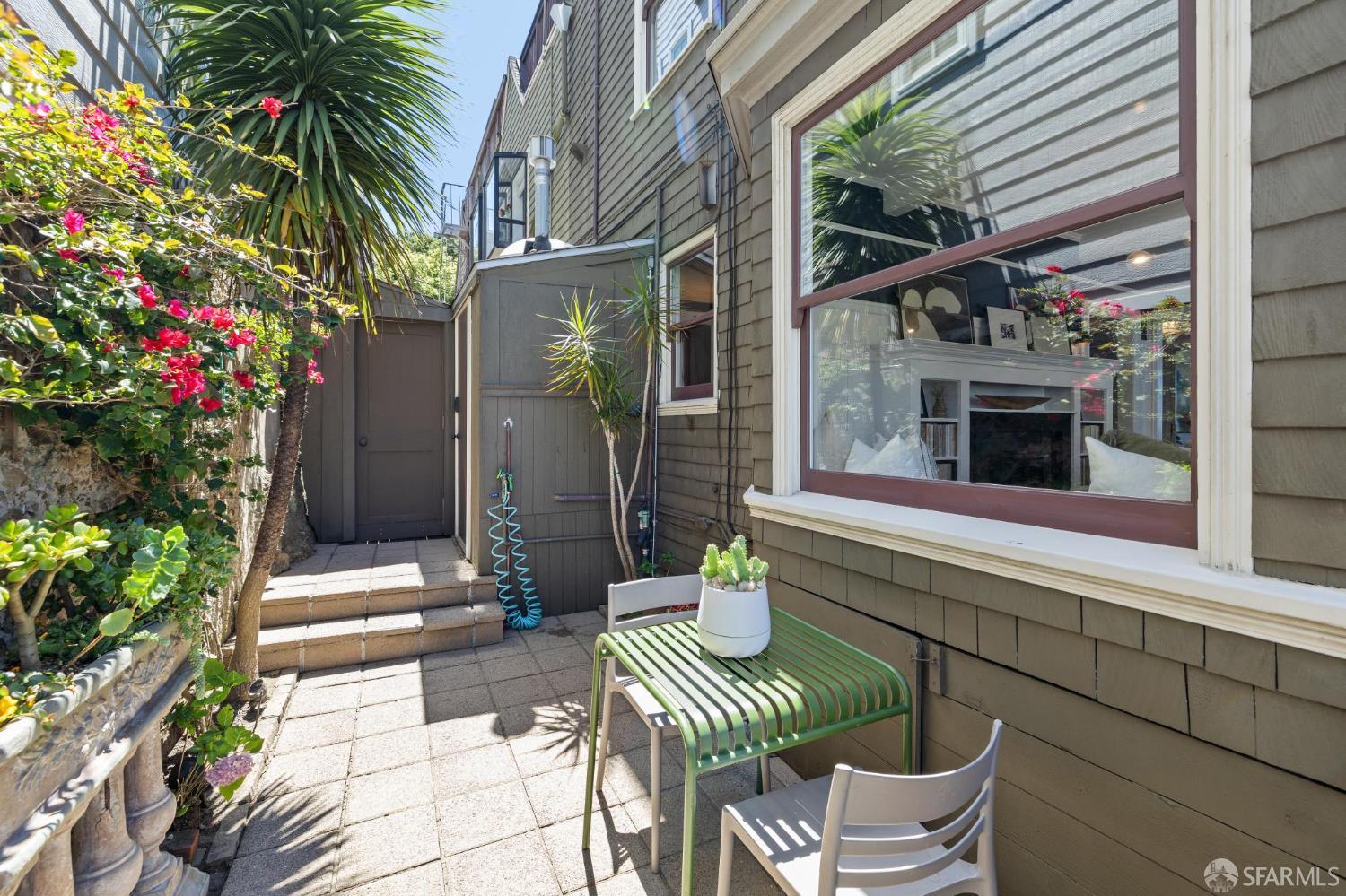 1135 Green Street