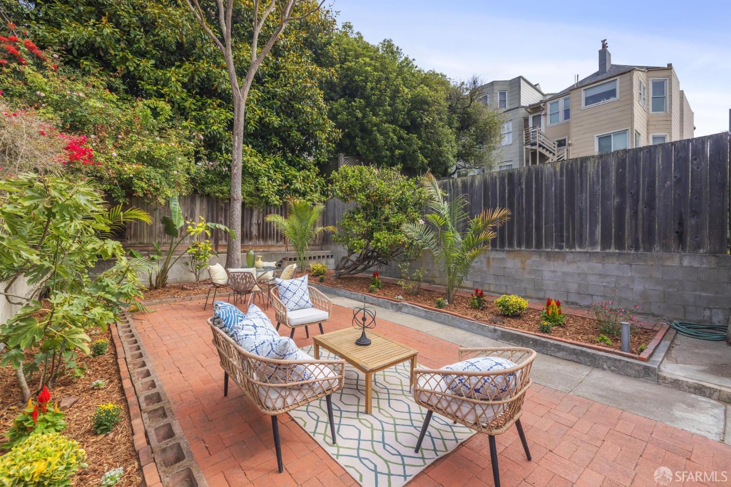 3928 Sacramento Street