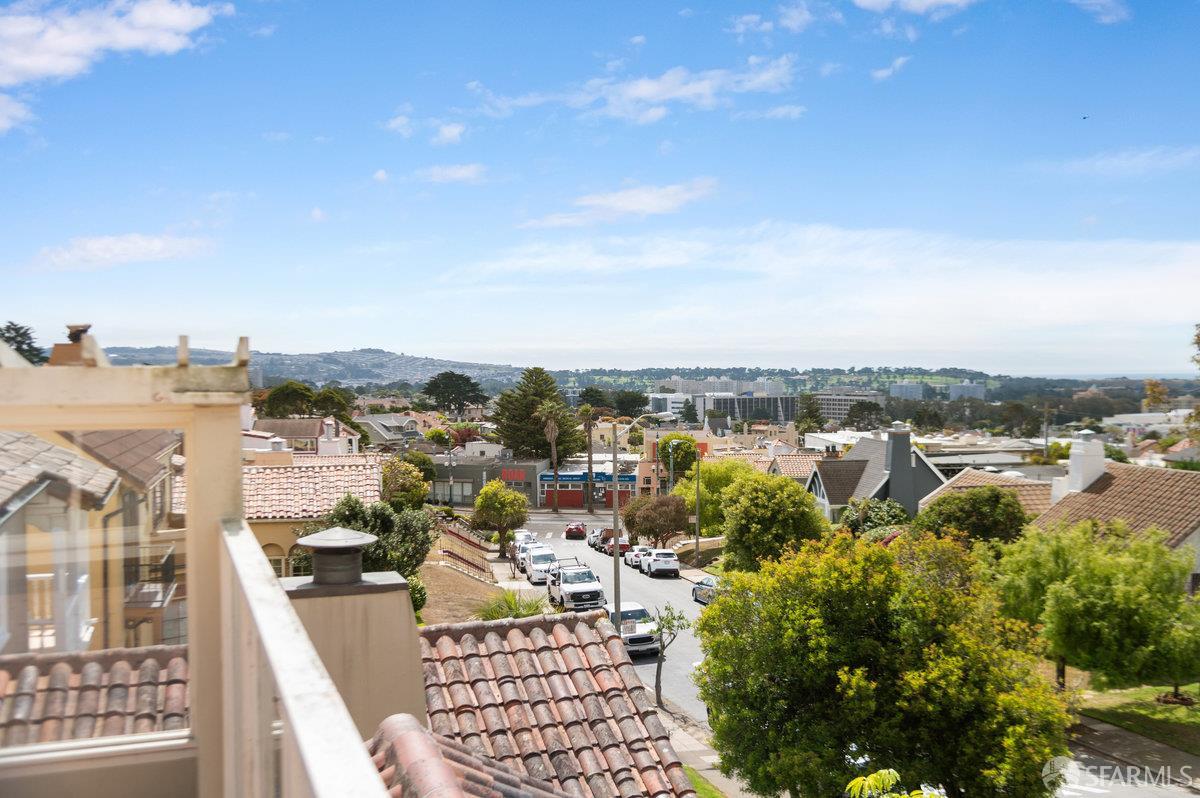 351 Santa Ana Avenue