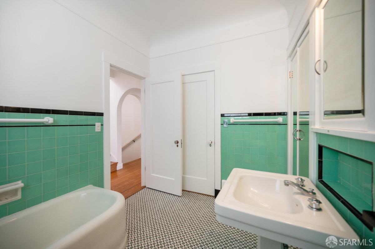 351 Santa Ana Avenue