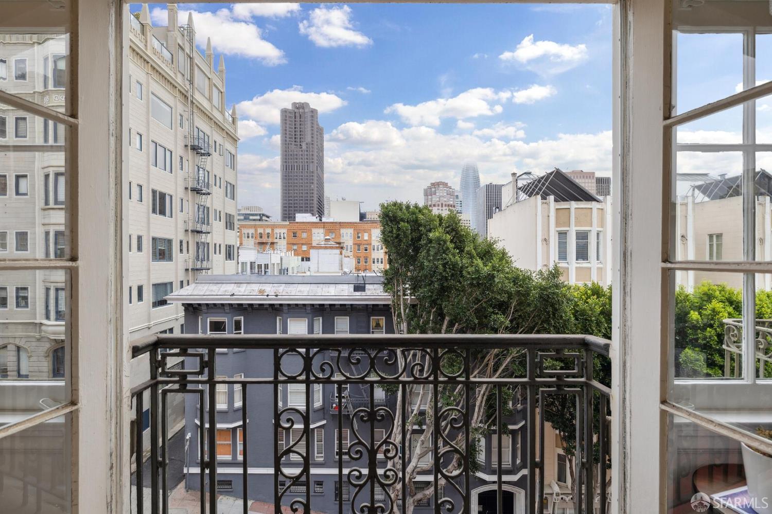 637 Powell Street
