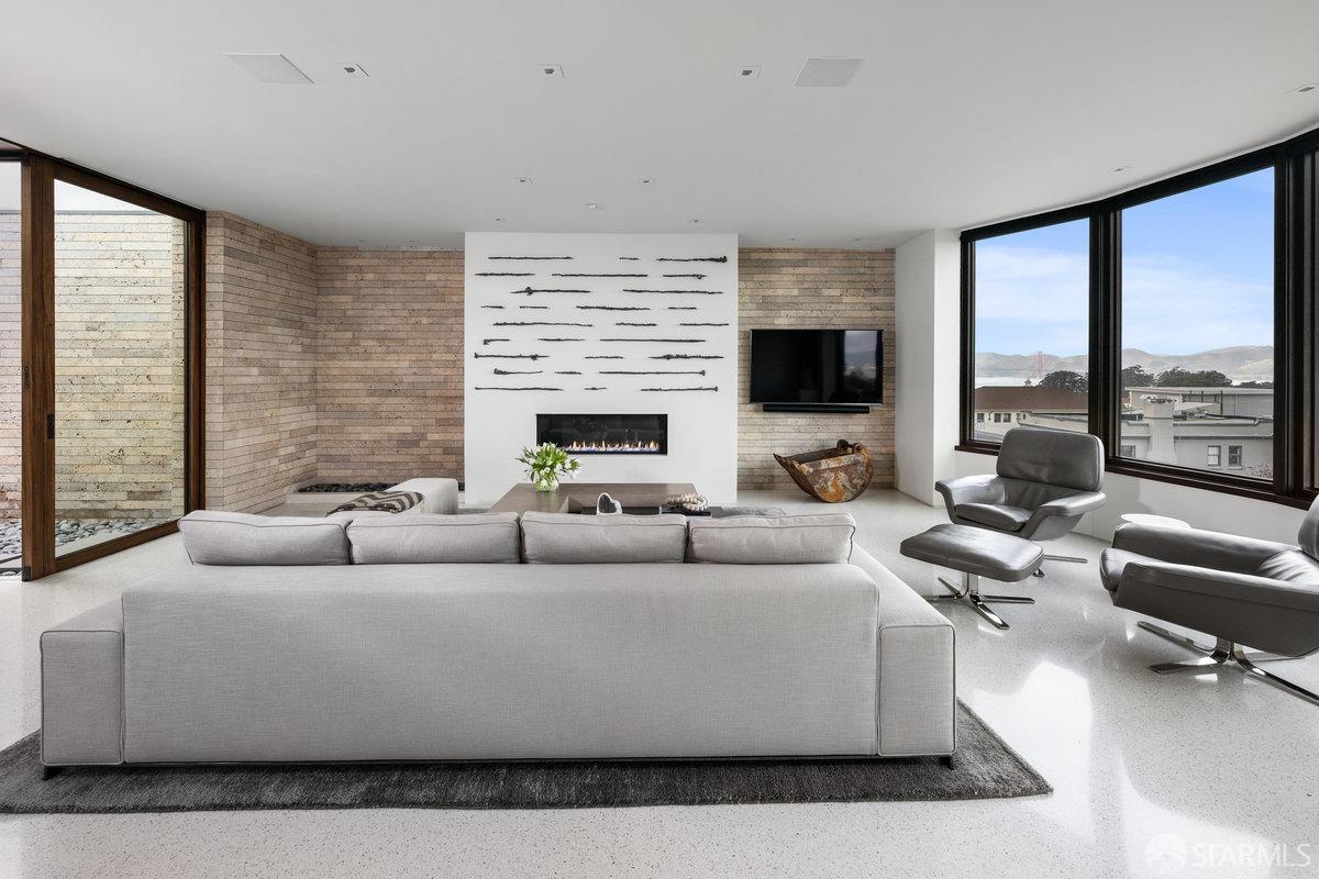1043 Francisco Street