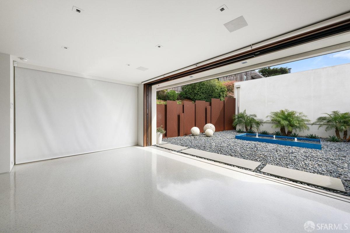 1043 Francisco Street