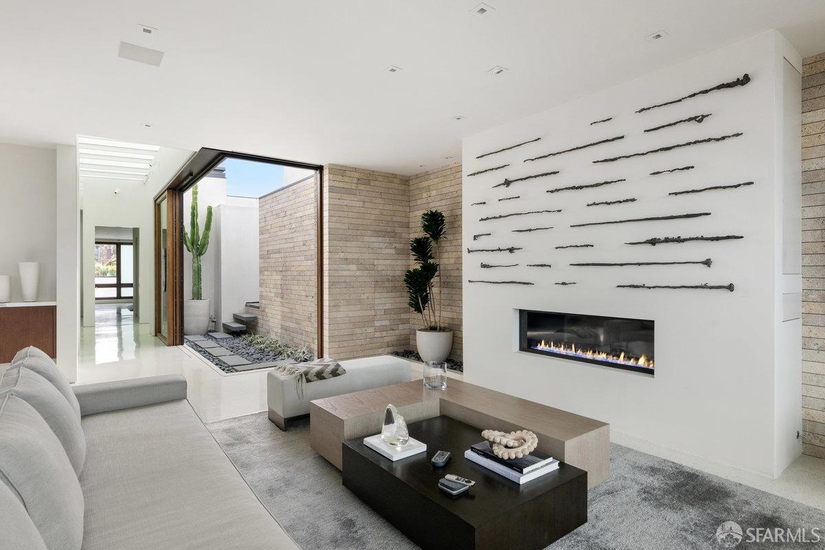 1043 Francisco Street