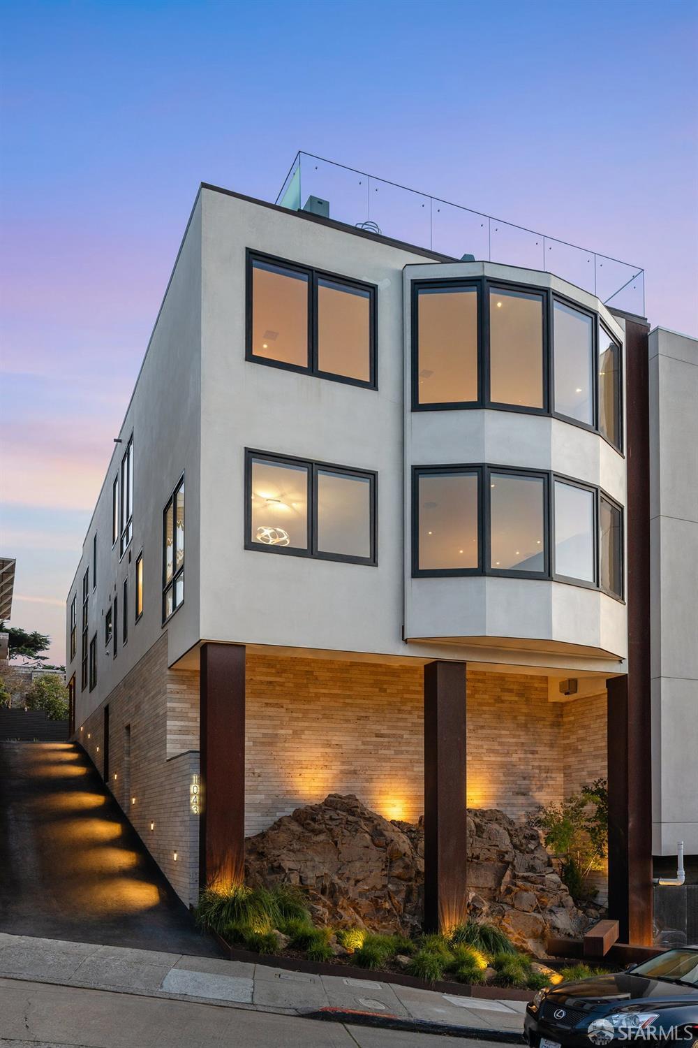 1043 Francisco Street
