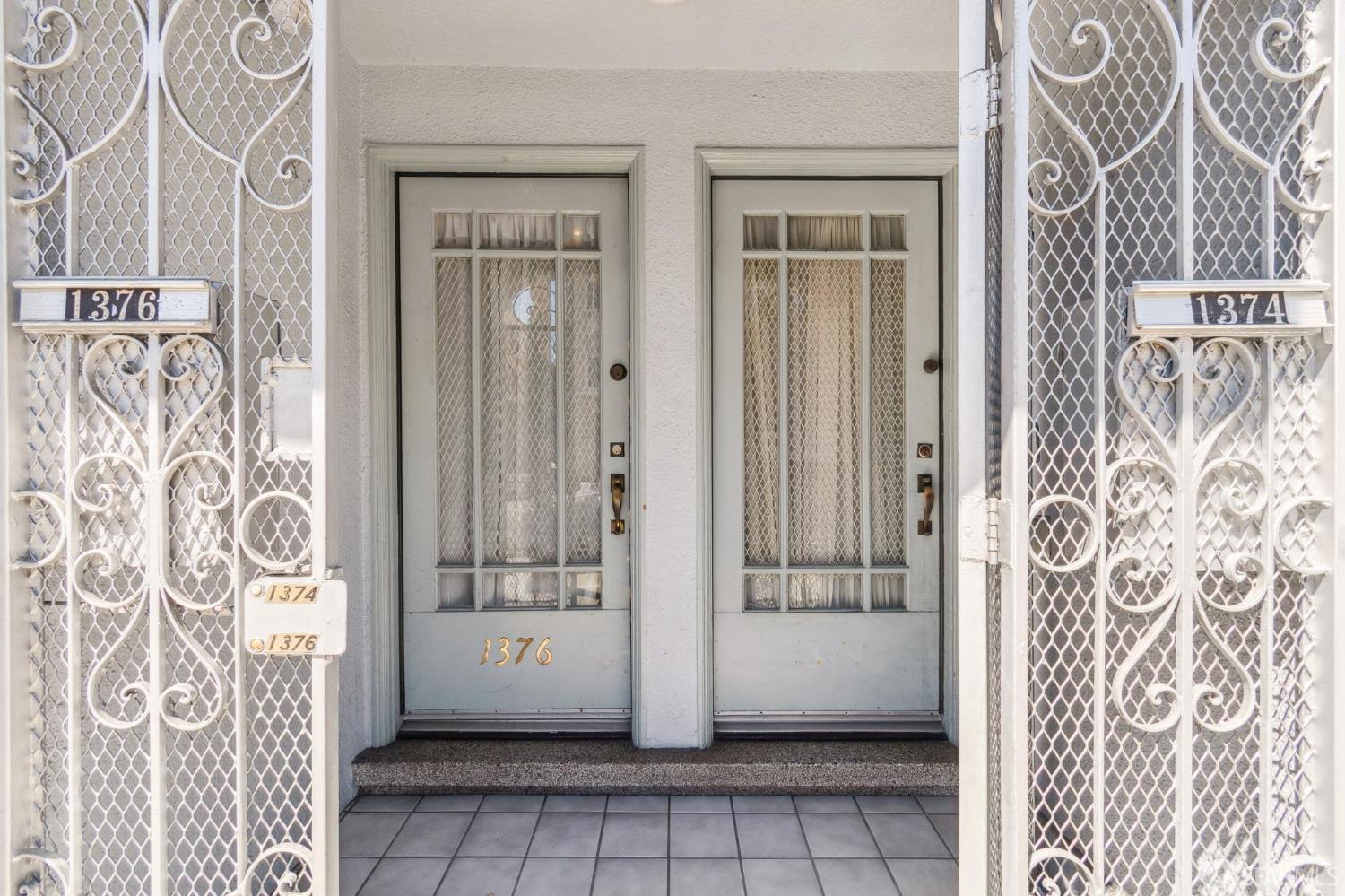 1374-1376 Chestnut Street