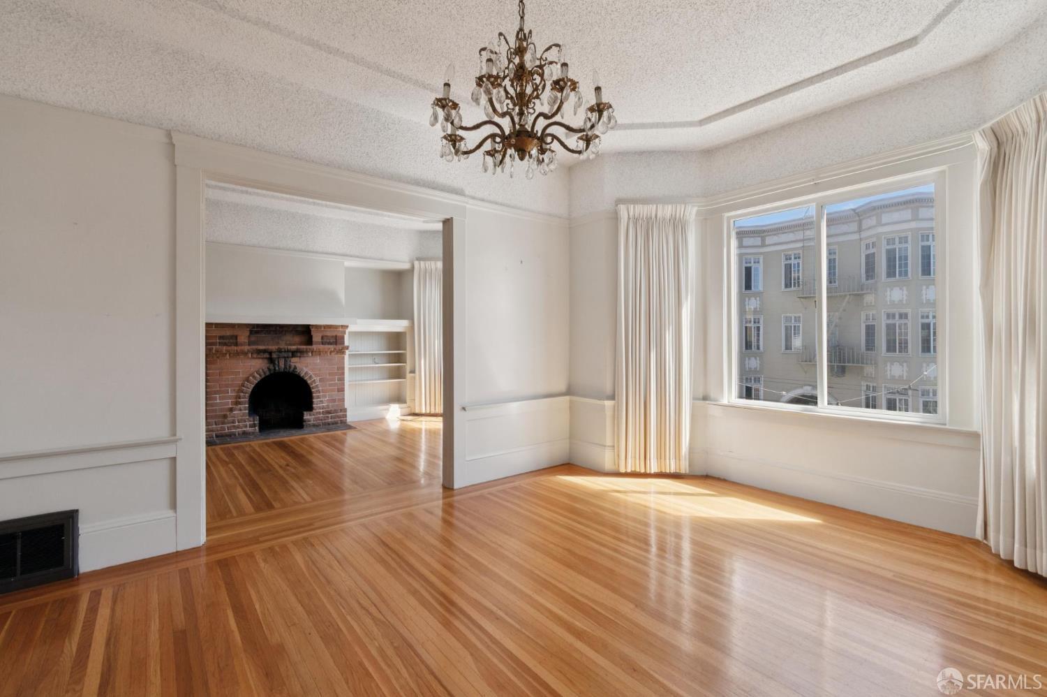 1374-1376 Chestnut Street