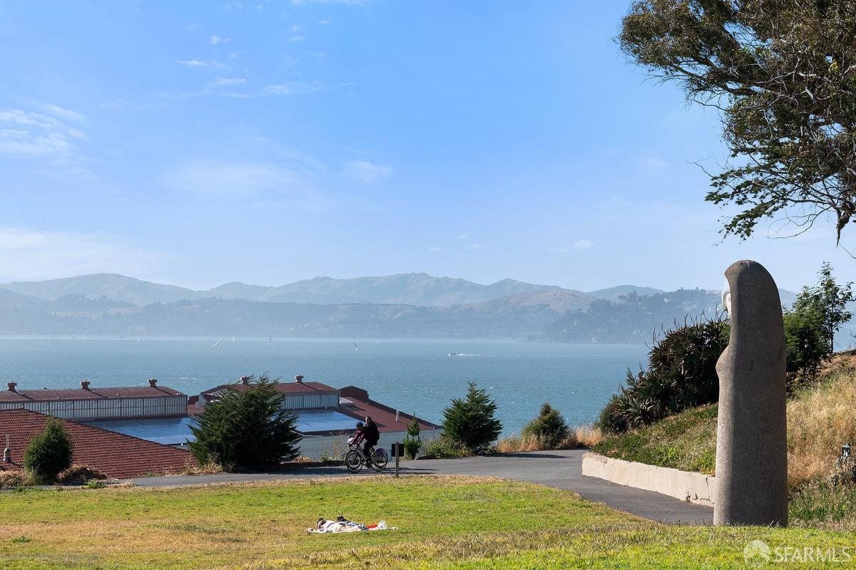 1935-1937 Greenwich Street