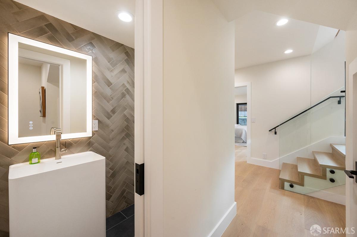 1935-1937 Greenwich Street