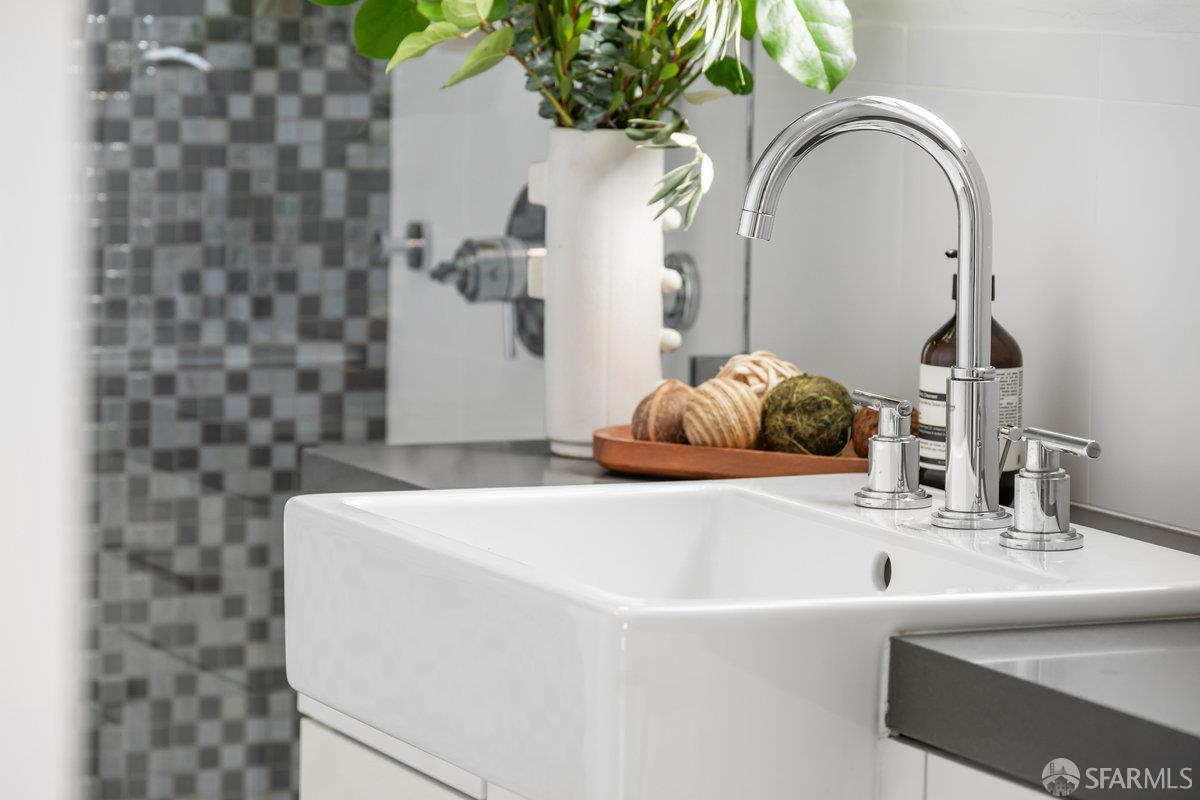 1250 Jones Street # 703