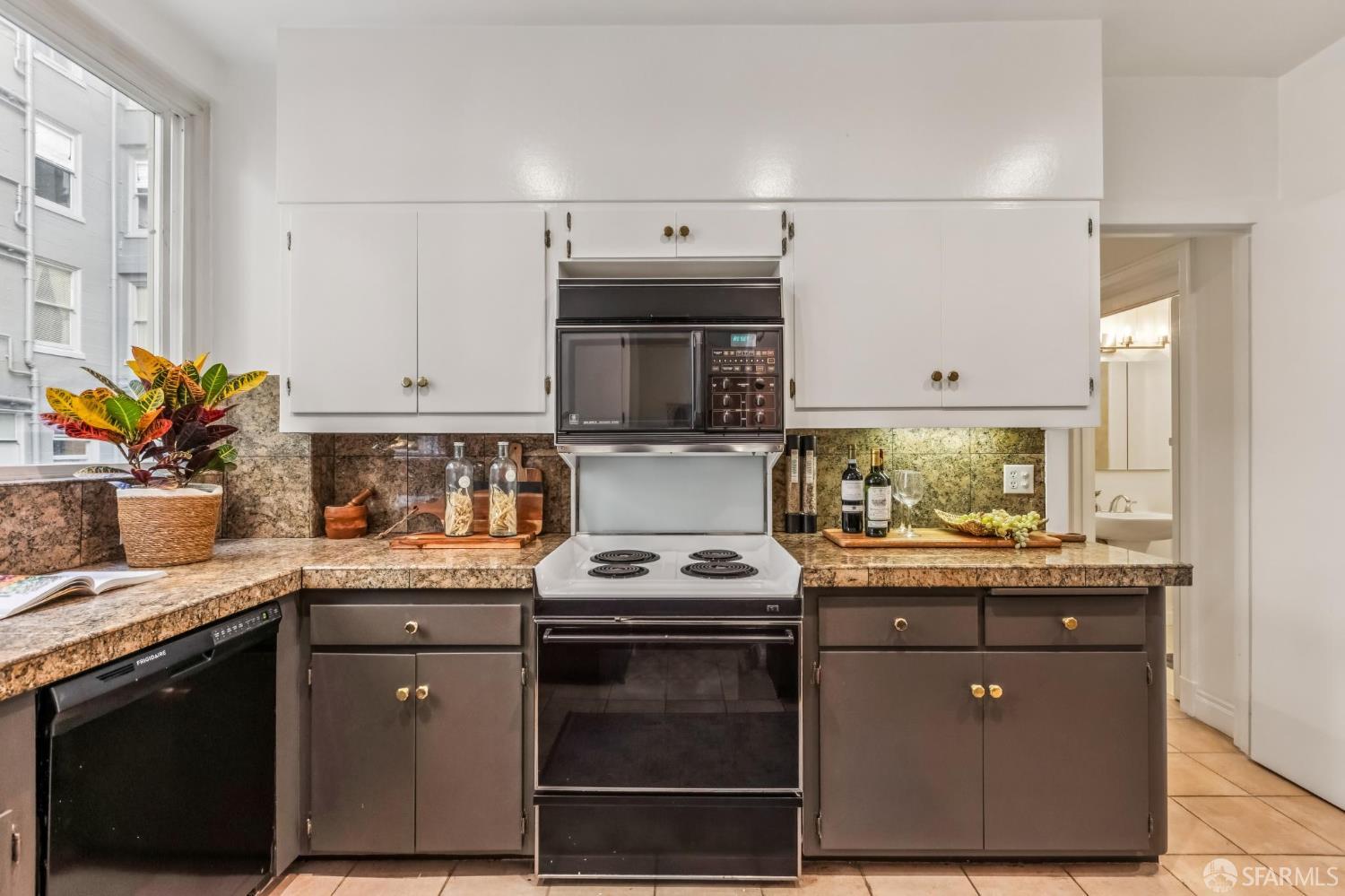 850 Powell Street # 202