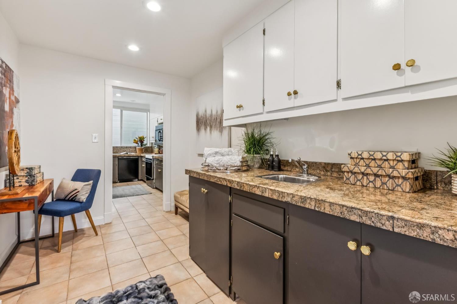 850 Powell Street # 202