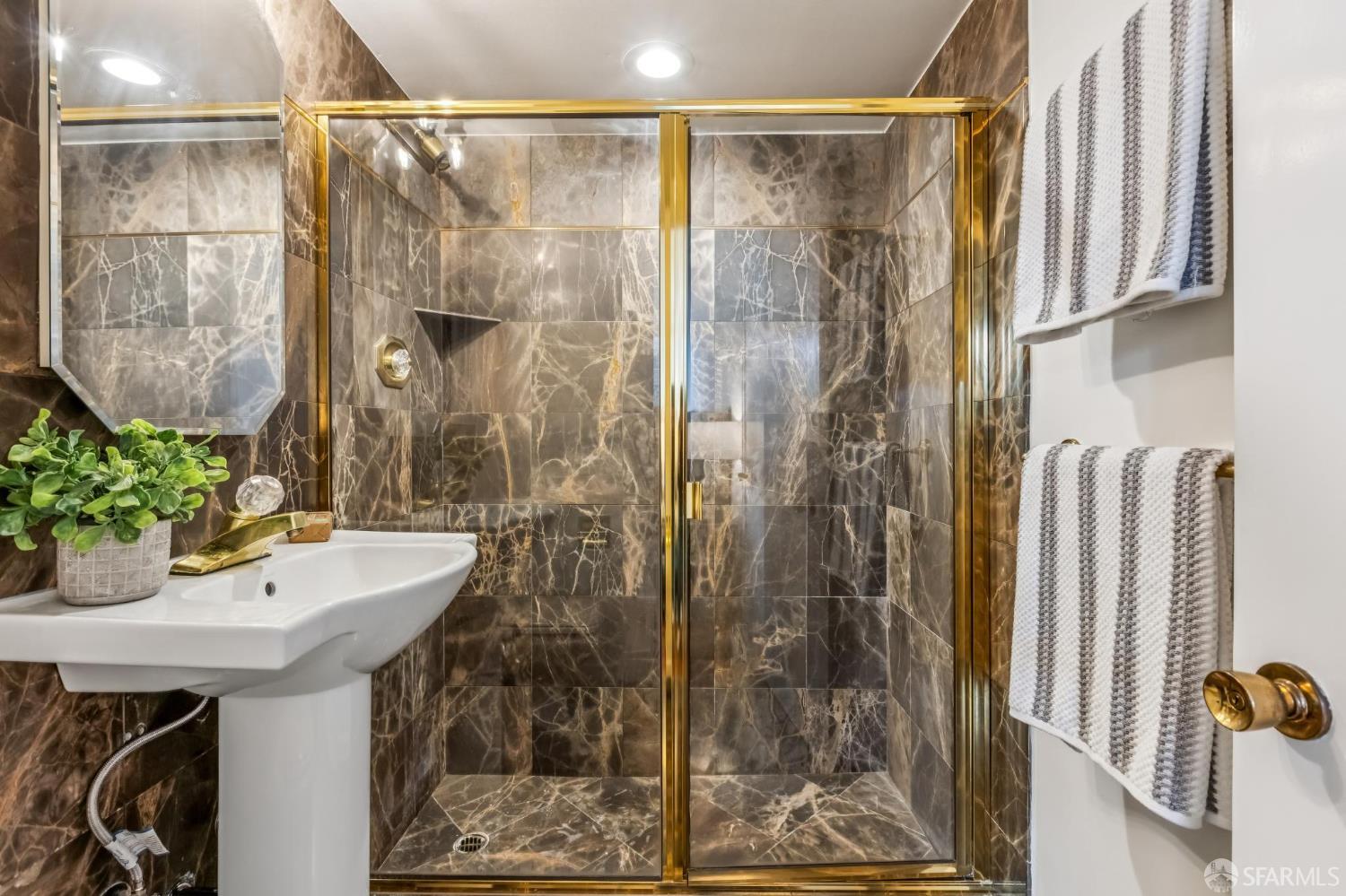 850 Powell Street # 202