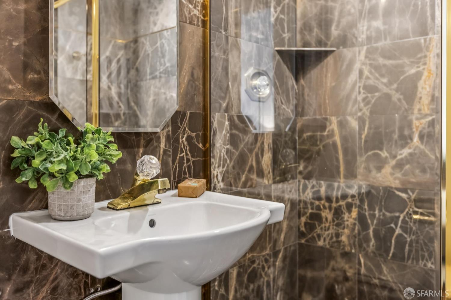 850 Powell Street # 202