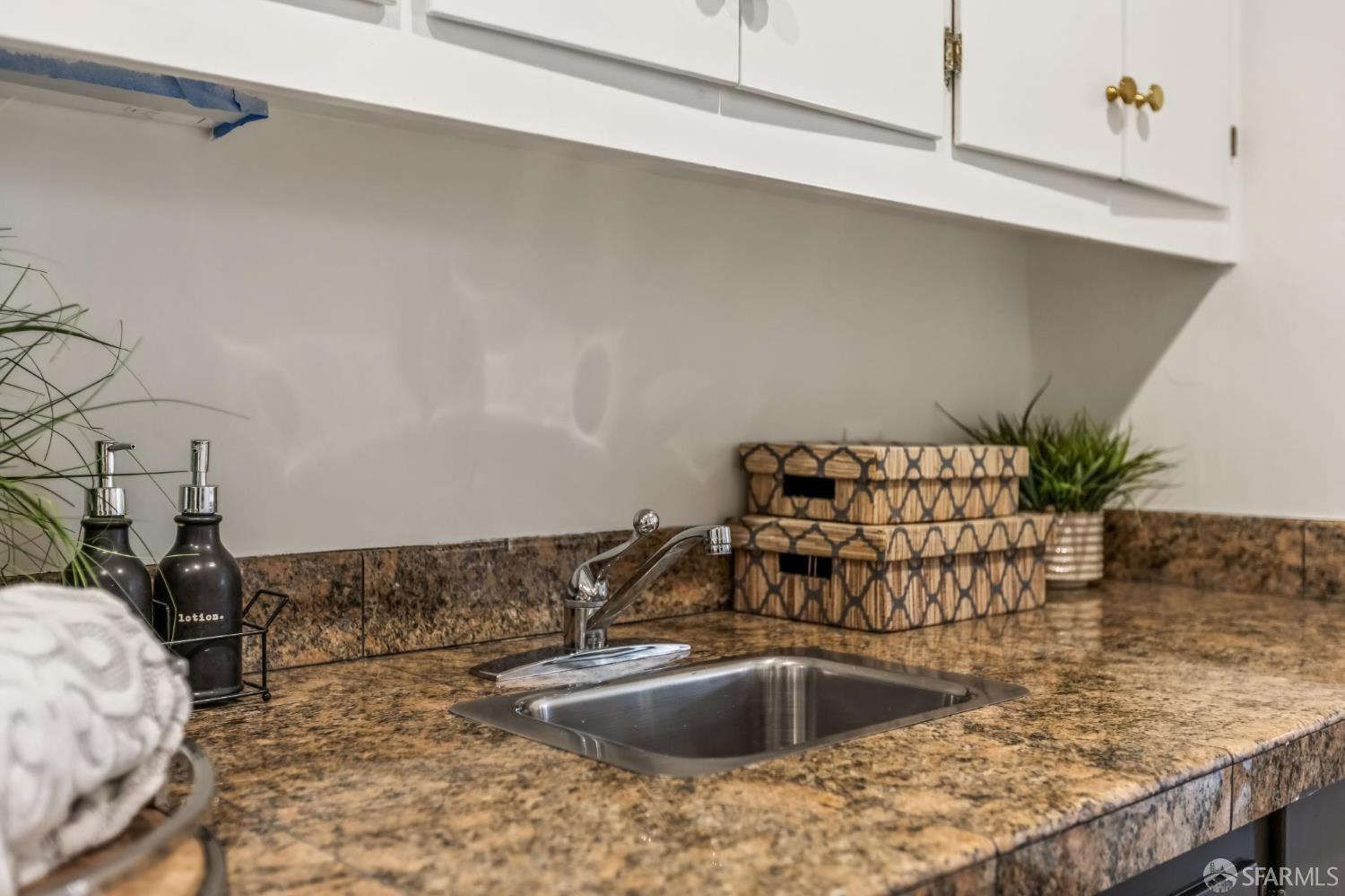 850 Powell Street # 202