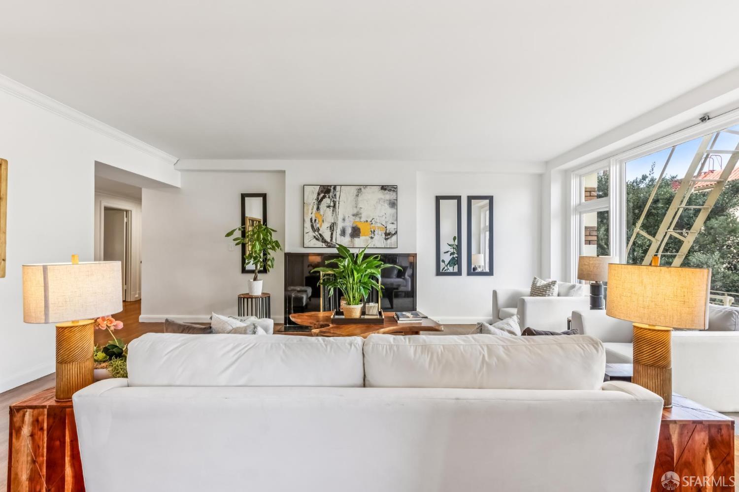 850 Powell Street # 202