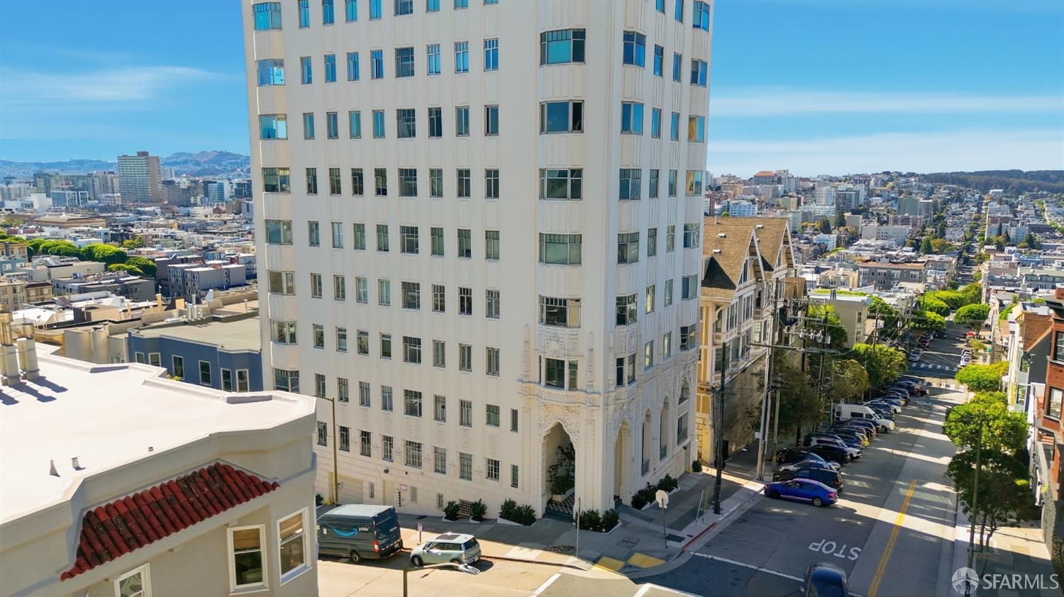 1101 Green Street # 404