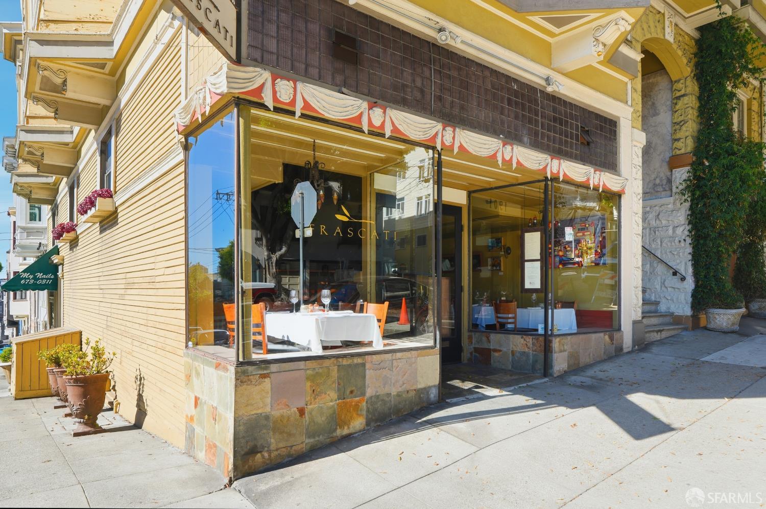 1101 Green Street # 404