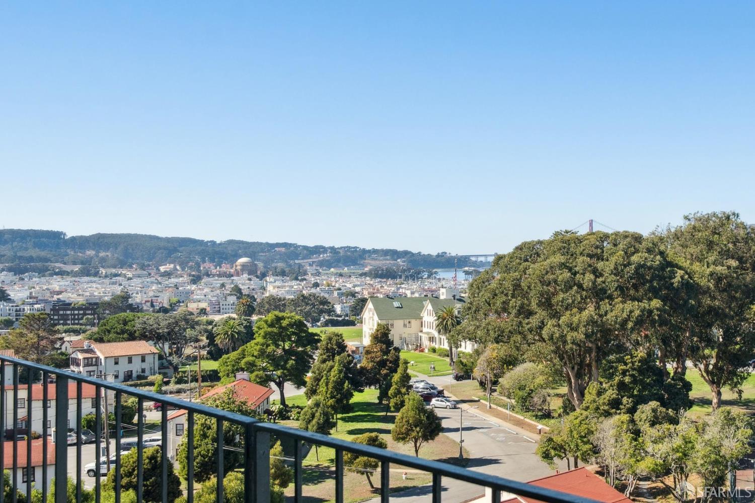 1050 North Point Street