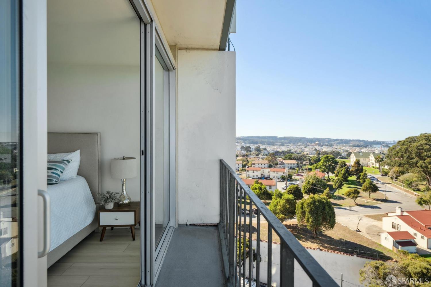 1050 North Point Street