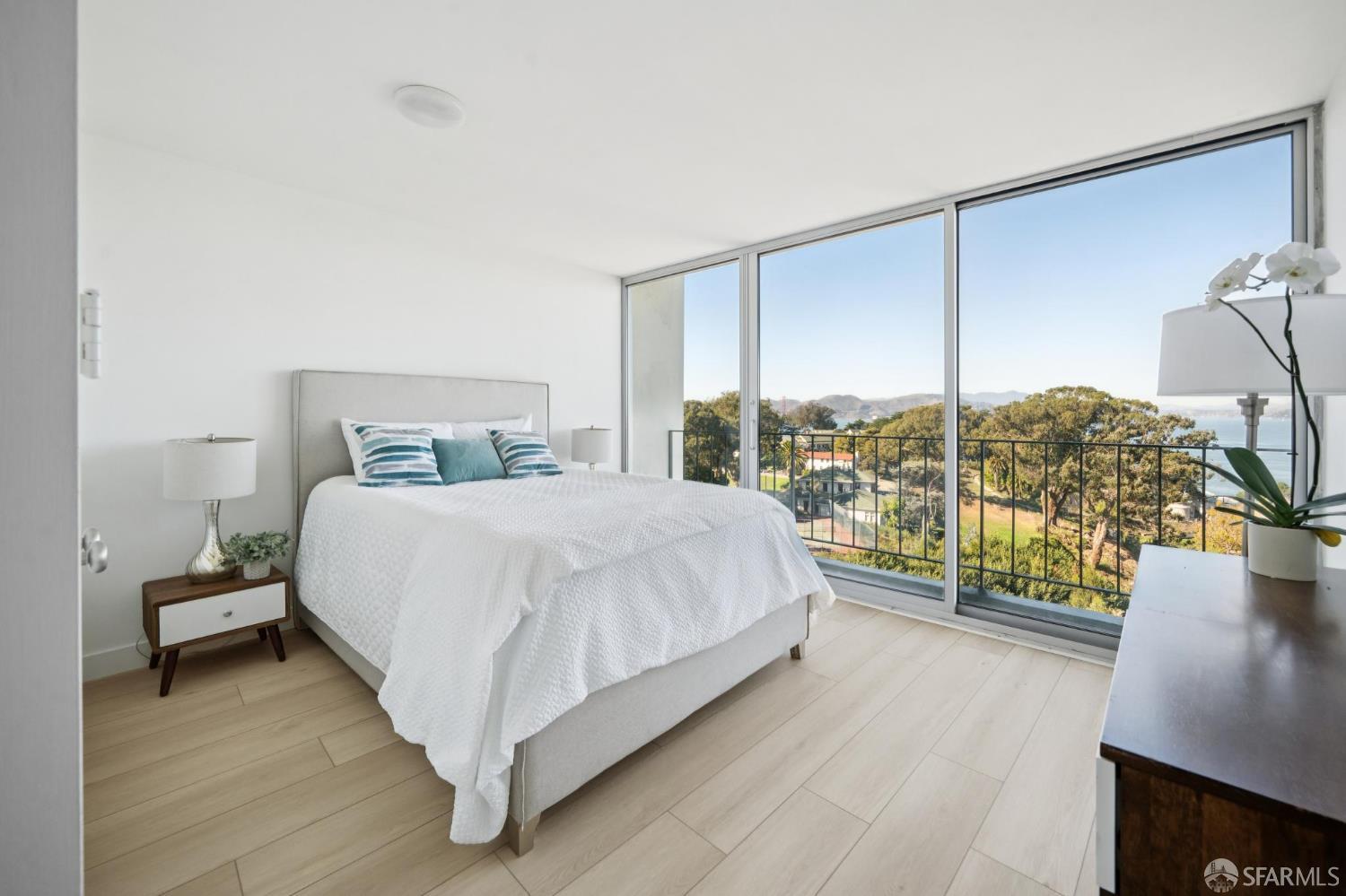 1050 North Point Street