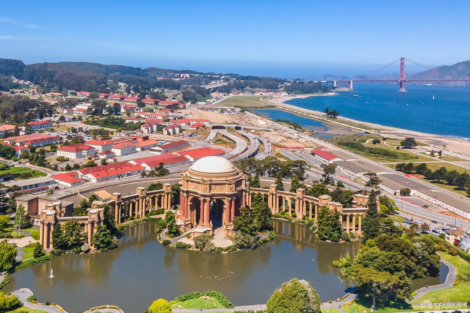 1050 North Point Street