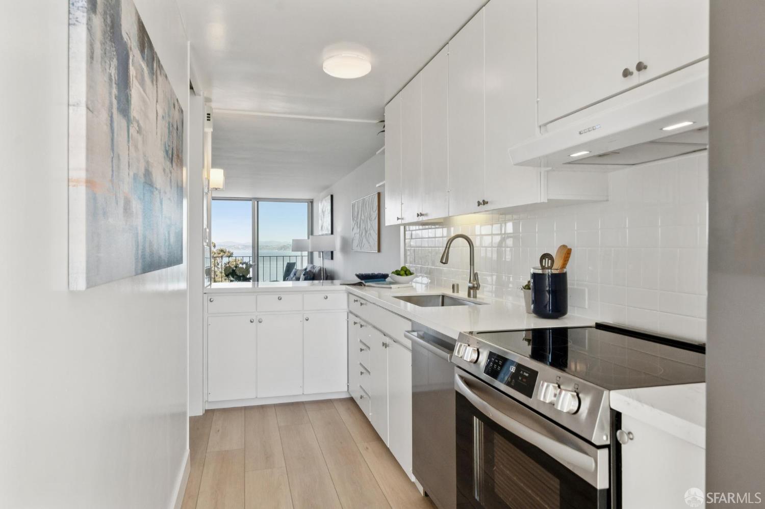 1050 North Point Street