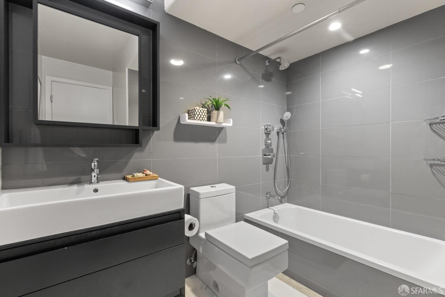 2016 Pacific Avenue # 201