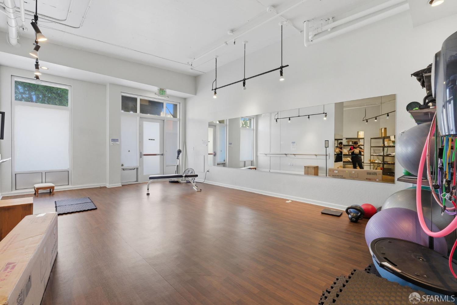 140 S Van Ness Avenue # 417