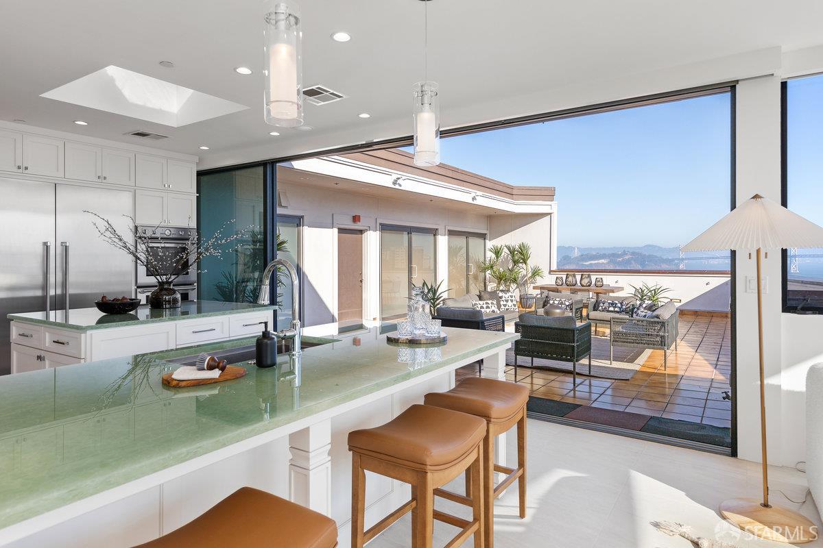 455 Vallejo Street Unit: PH7