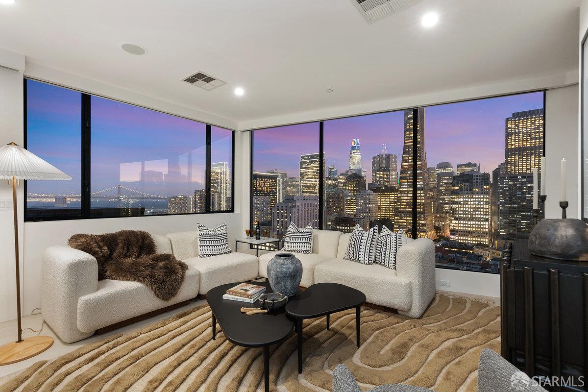 455 Vallejo Street Unit: PH7