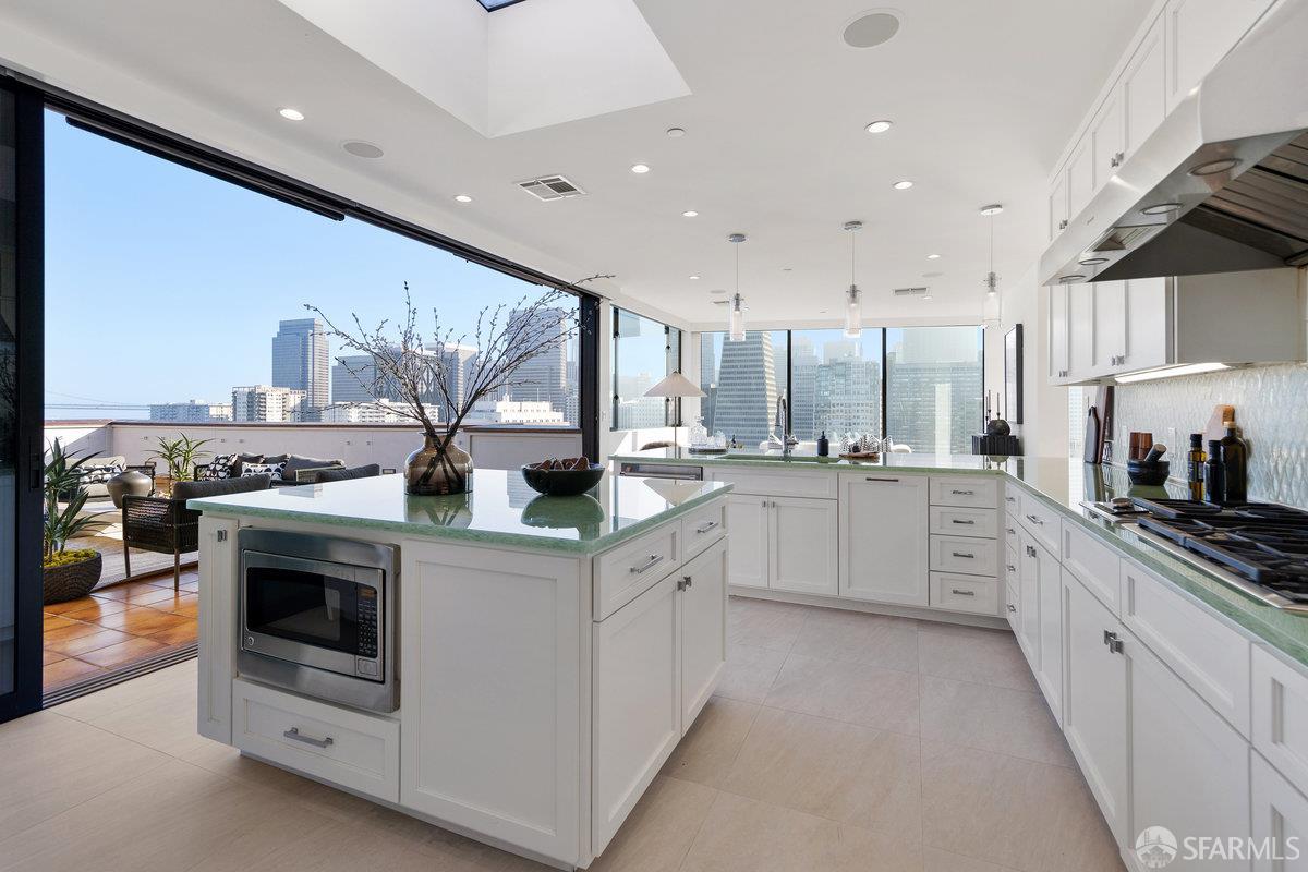 455 Vallejo Street Unit: PH7