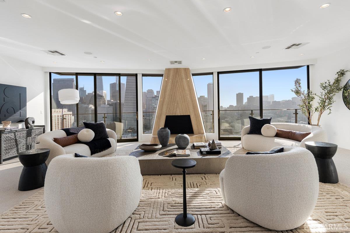 455 Vallejo Street Unit: PH7