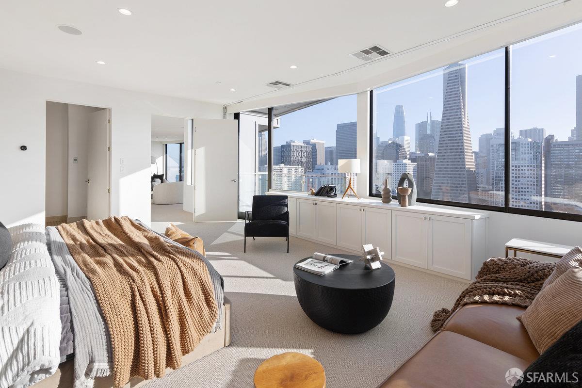 455 Vallejo Street Unit: PH7