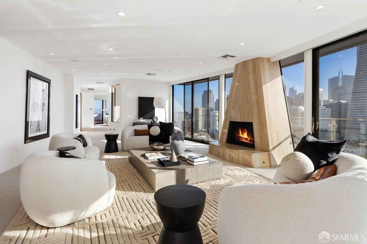 455 Vallejo Street Unit: PH7