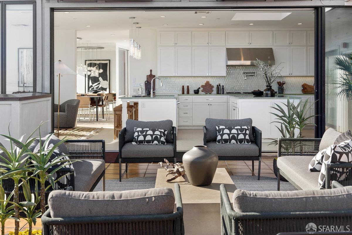 455 Vallejo Street Unit: PH7