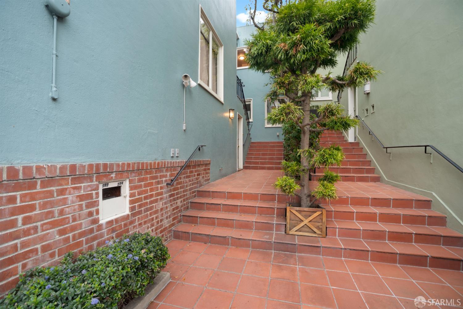 392-394 Chestnut Street