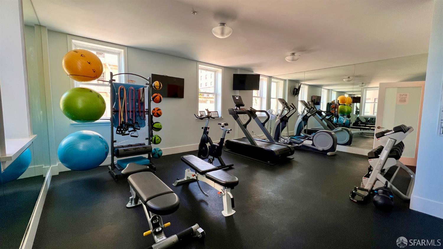 1100 Sacramento Street # 302