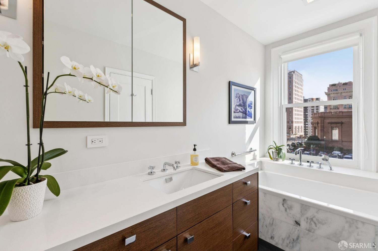 1100 Sacramento Street # 302