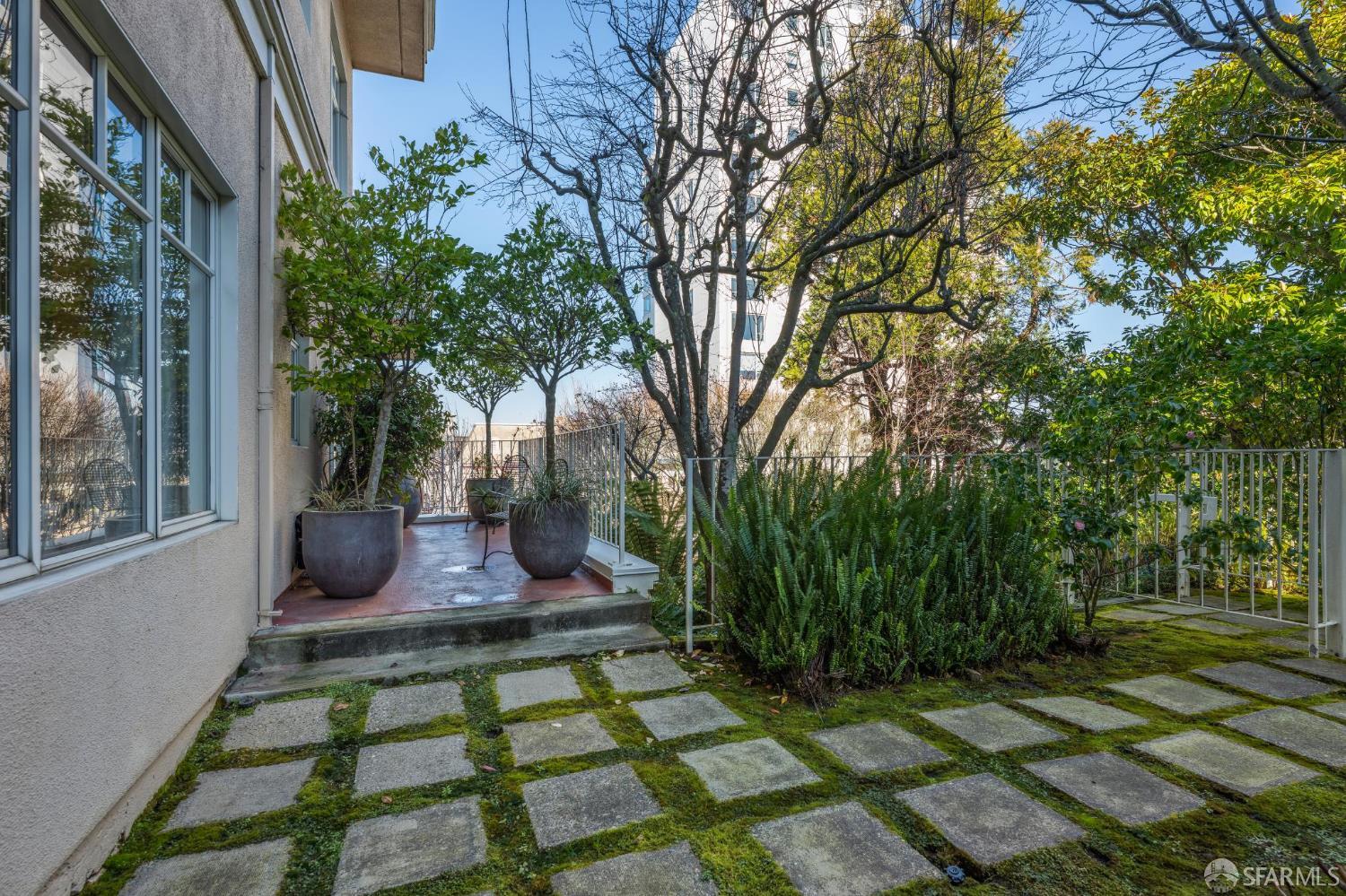 1150 Lombard Street # 28