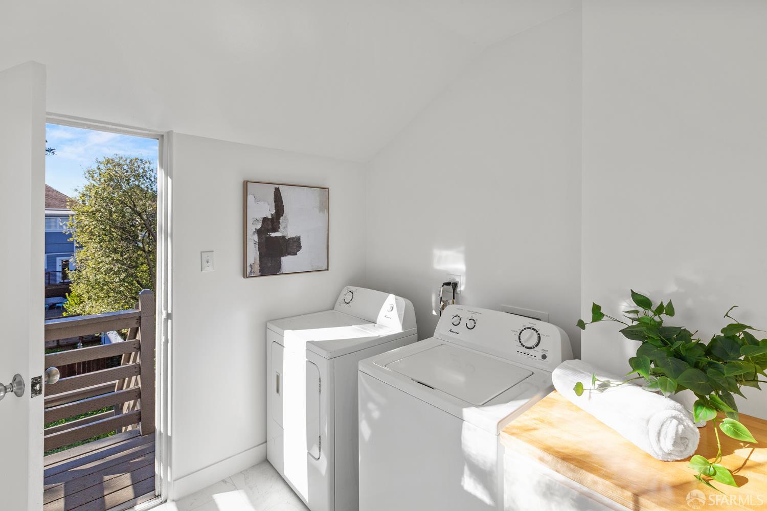 1231-1233 4th Avenue