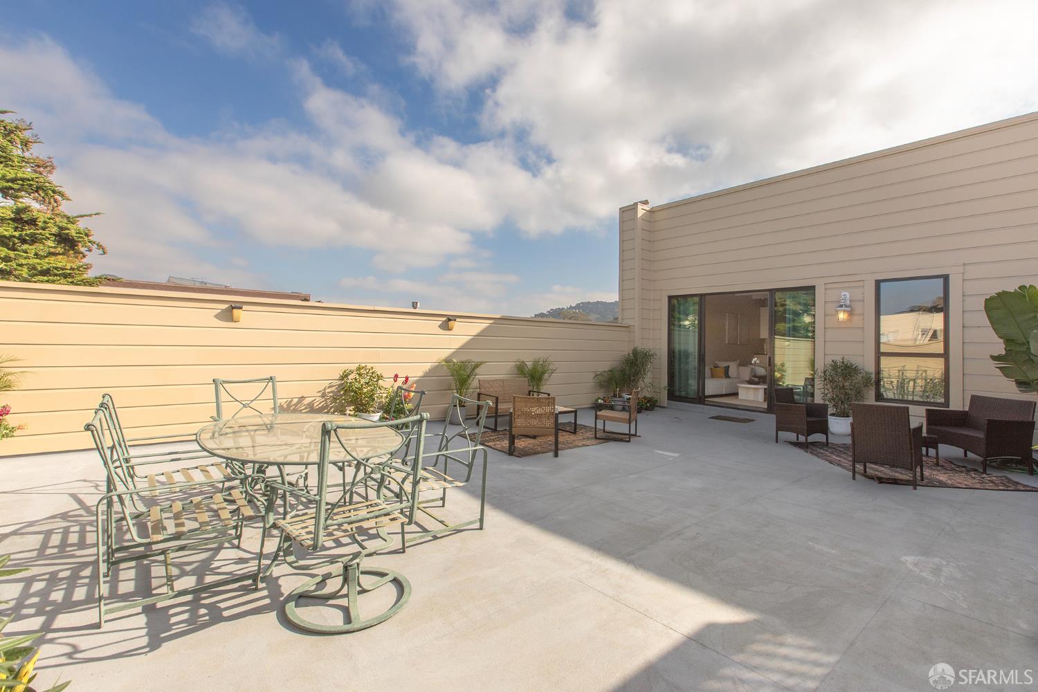 1960 Hayes Street # 13