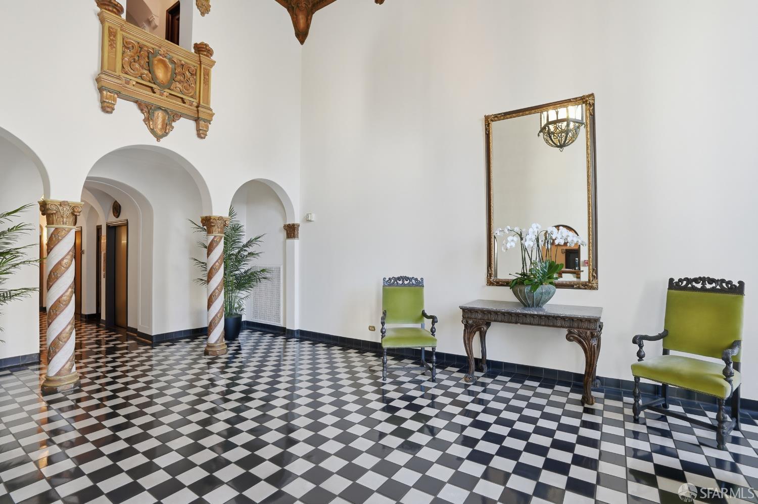 1101 Green Street # 404