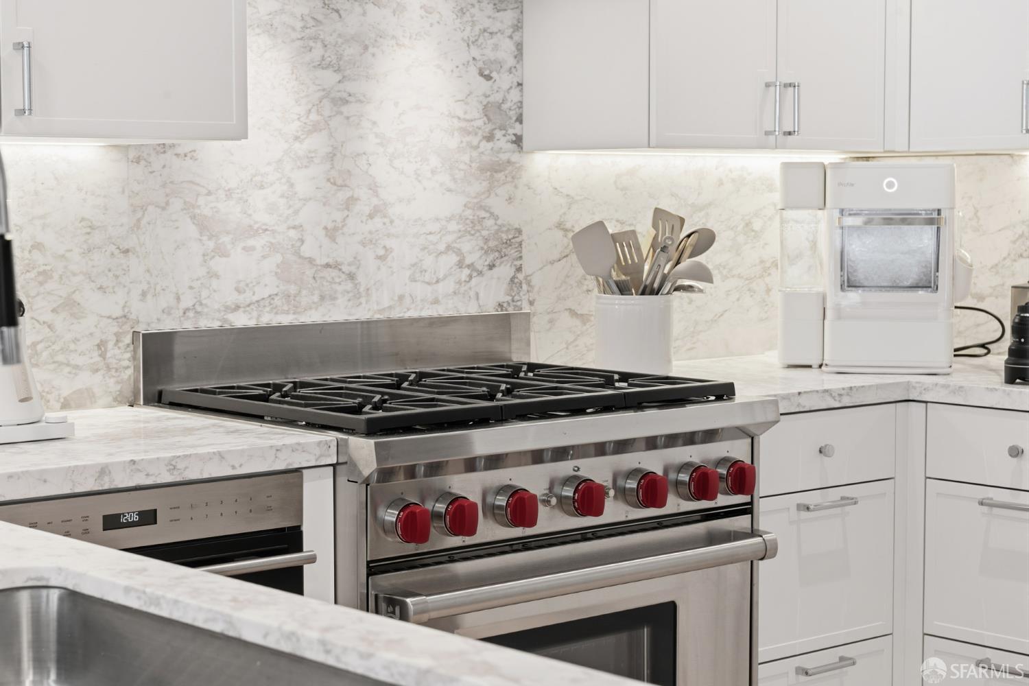 875 California Street # 407