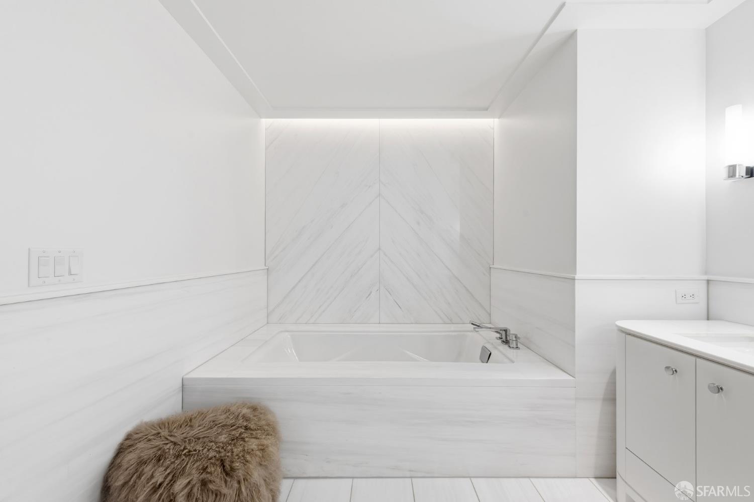 875 California Street # 407