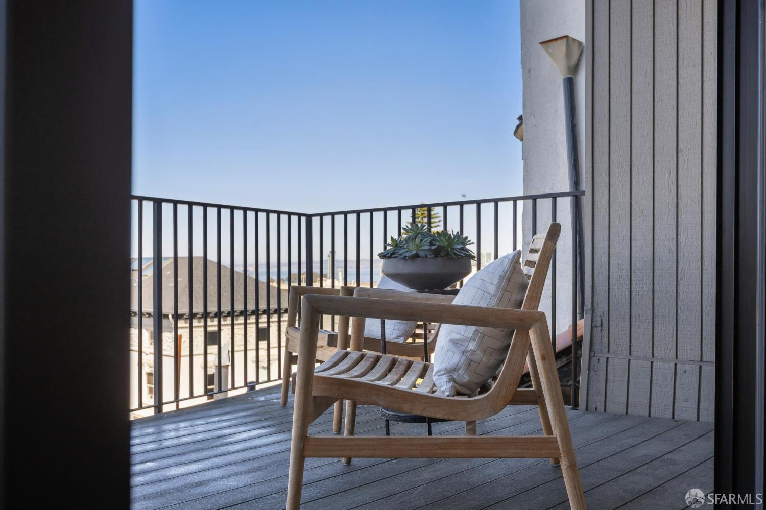 2295 Vallejo Street # 409