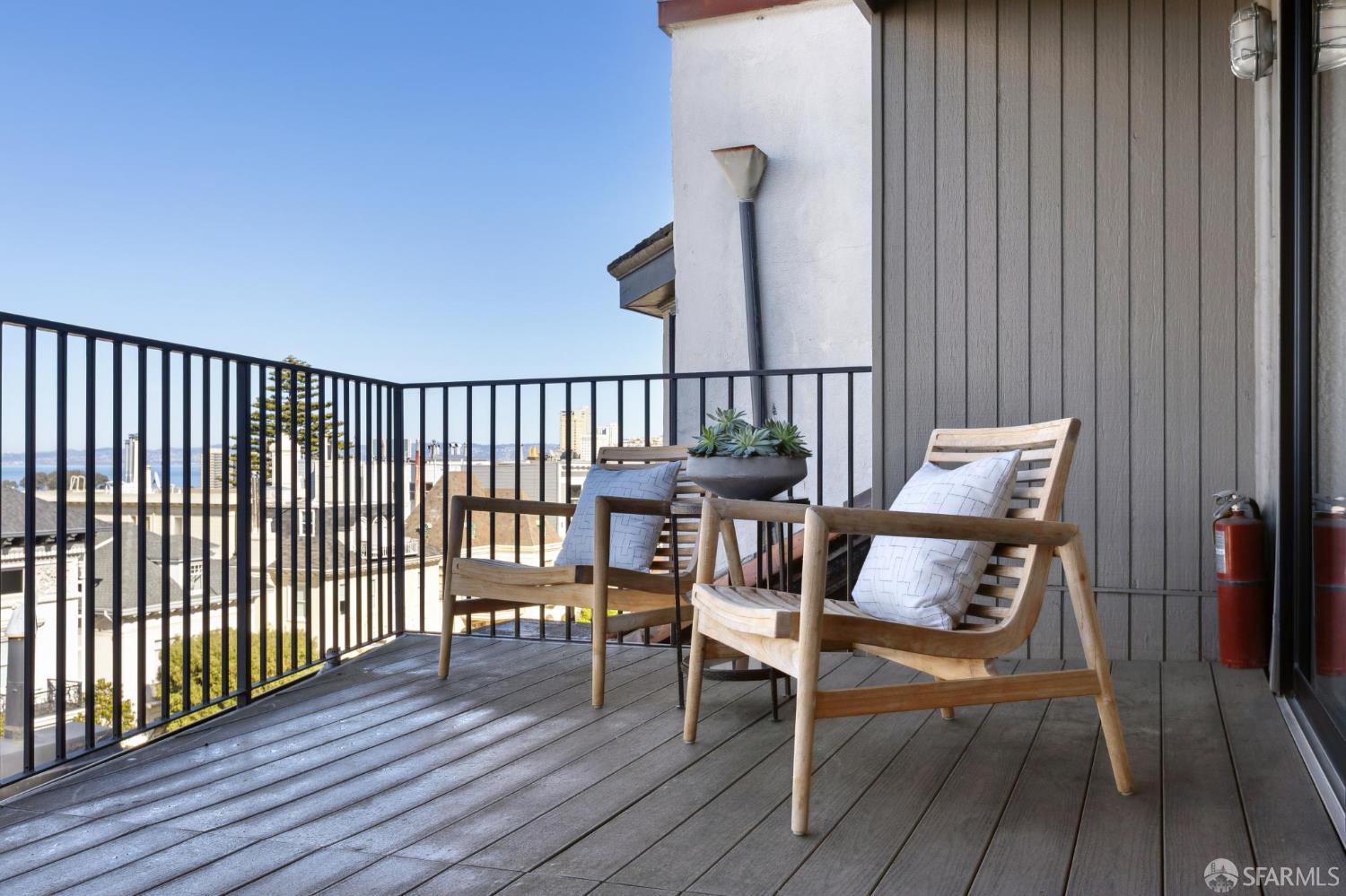 2295 Vallejo Street # 409